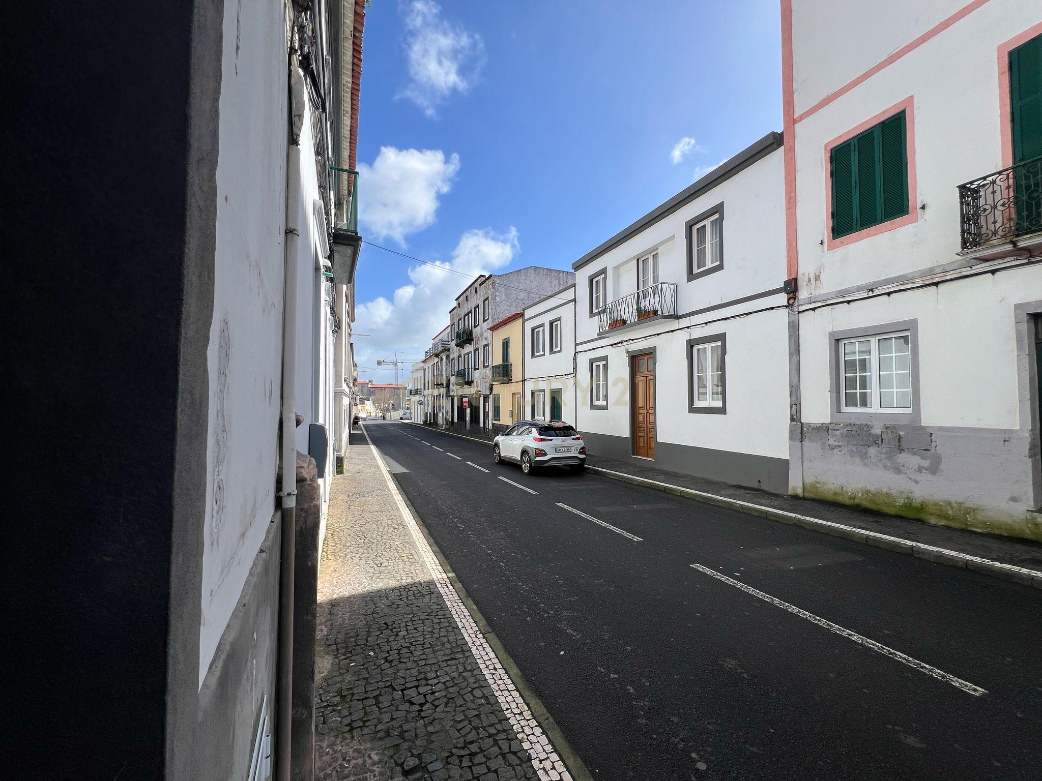 Apartamento Moderno T0 em Ponta Delgada - Oportunidade Única! - Image 5